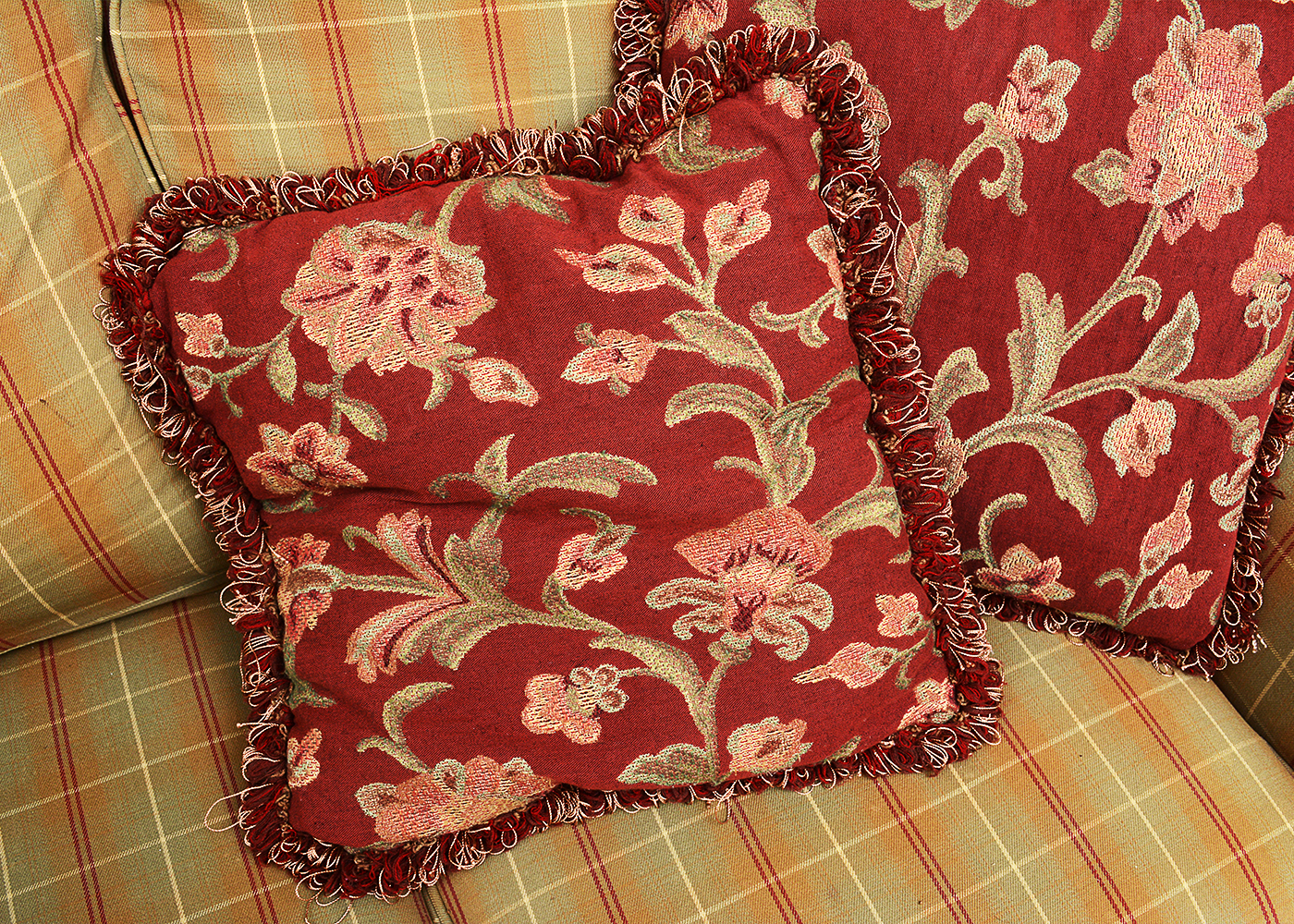 Contemporary Country Cottage Style Loveseat