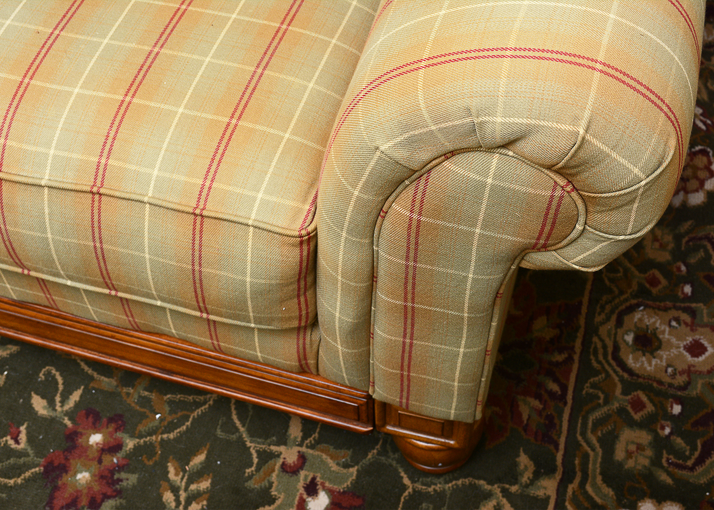 Contemporary Country Cottage Style Loveseat