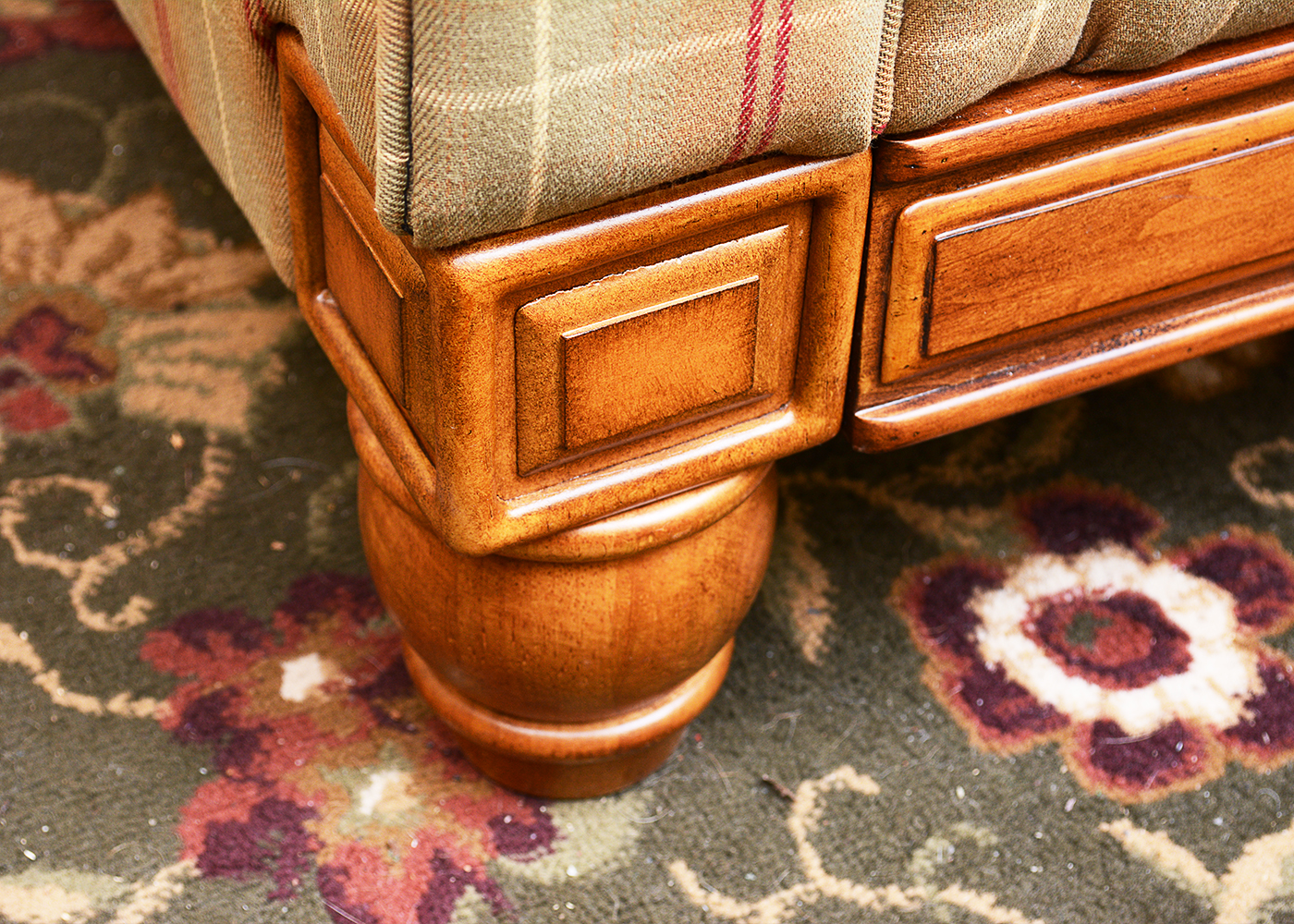 Contemporary Country Cottage Style Loveseat