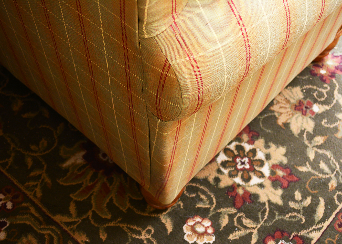 Contemporary Country Cottage Style Loveseat