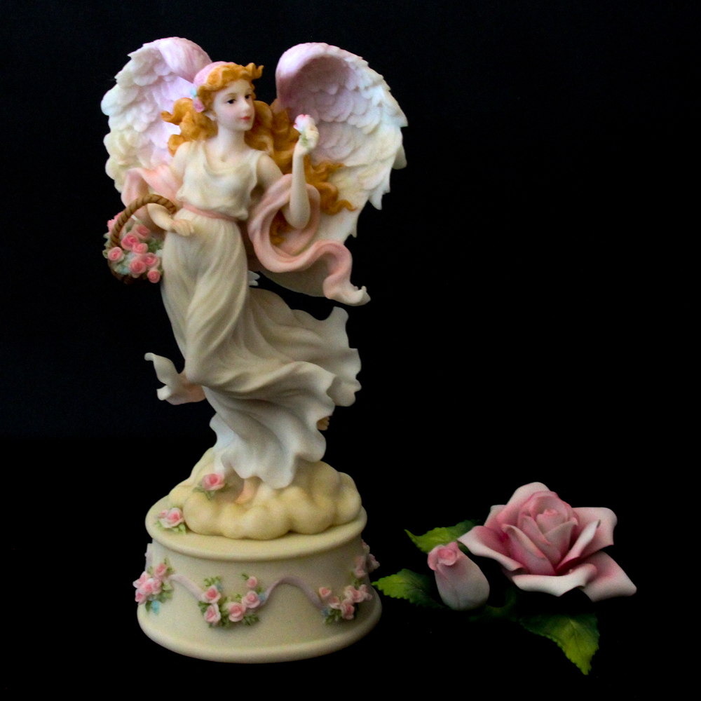 2001 Limited Edition Seraphim Classics "Heaven on Earth Angel" Figurine