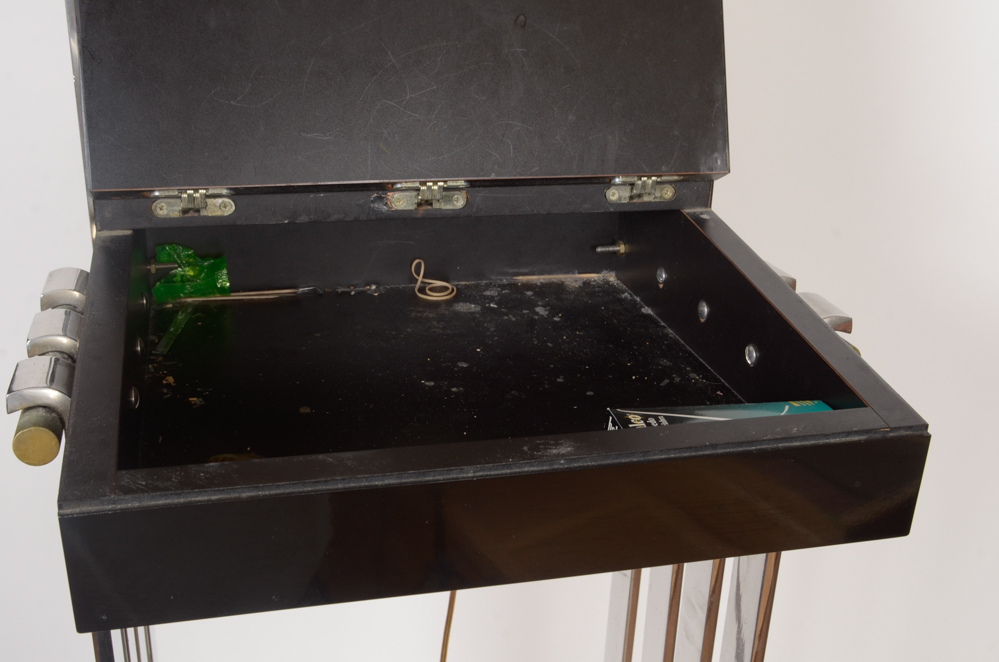 Art Deco Comments Station