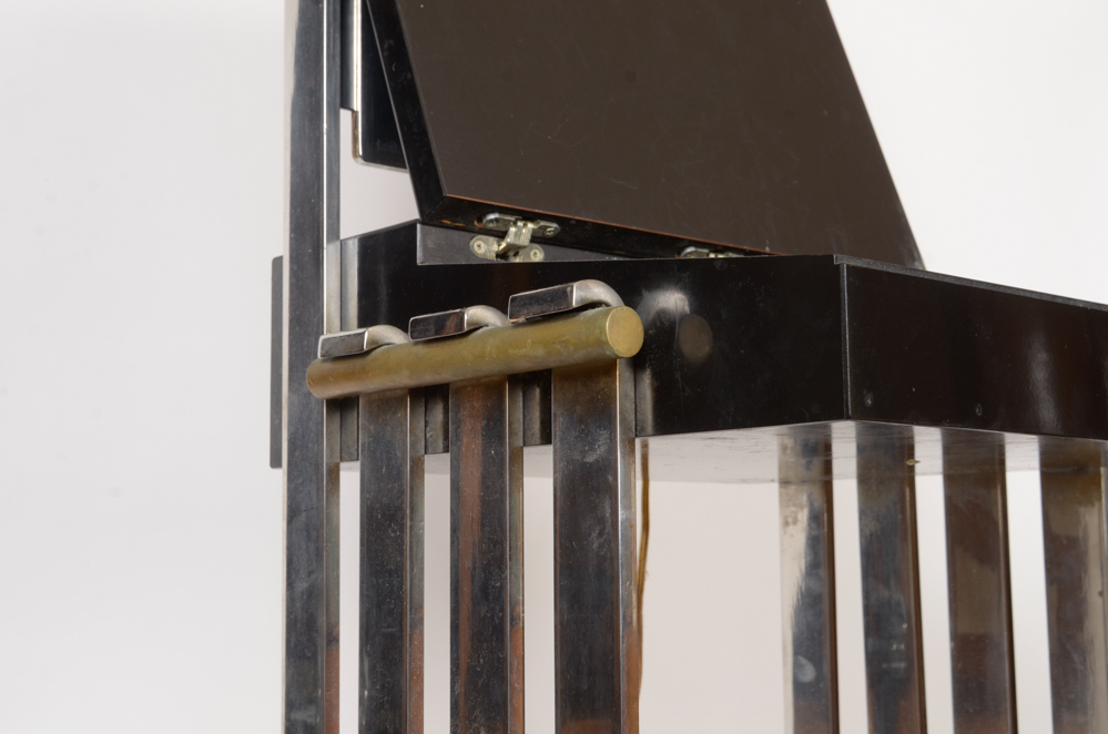 Art Deco Comments Station