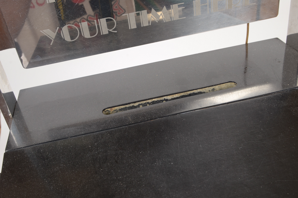 Art Deco Comments Station