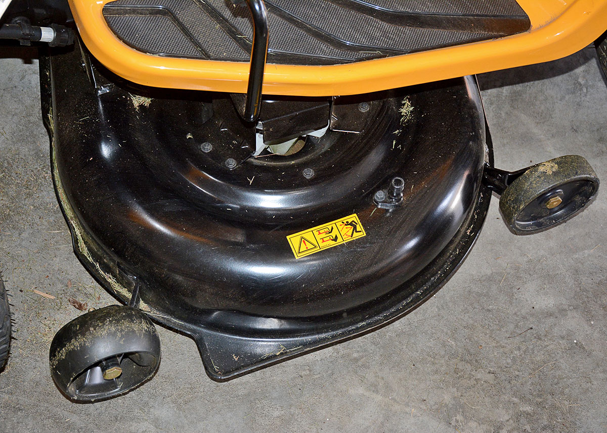 2016 Cub Cadet XT1 Riding Lawnmower