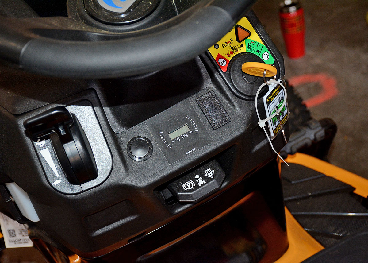 2016 Cub Cadet XT1 Riding Lawnmower