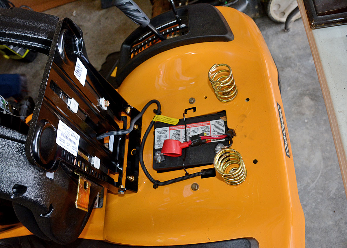 2016 Cub Cadet XT1 Riding Lawnmower