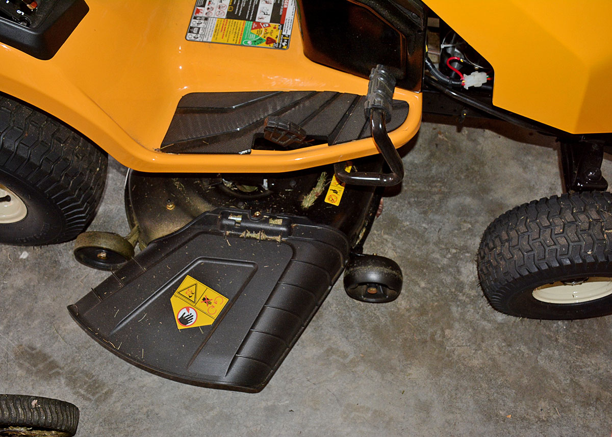 2016 Cub Cadet XT1 Riding Lawnmower
