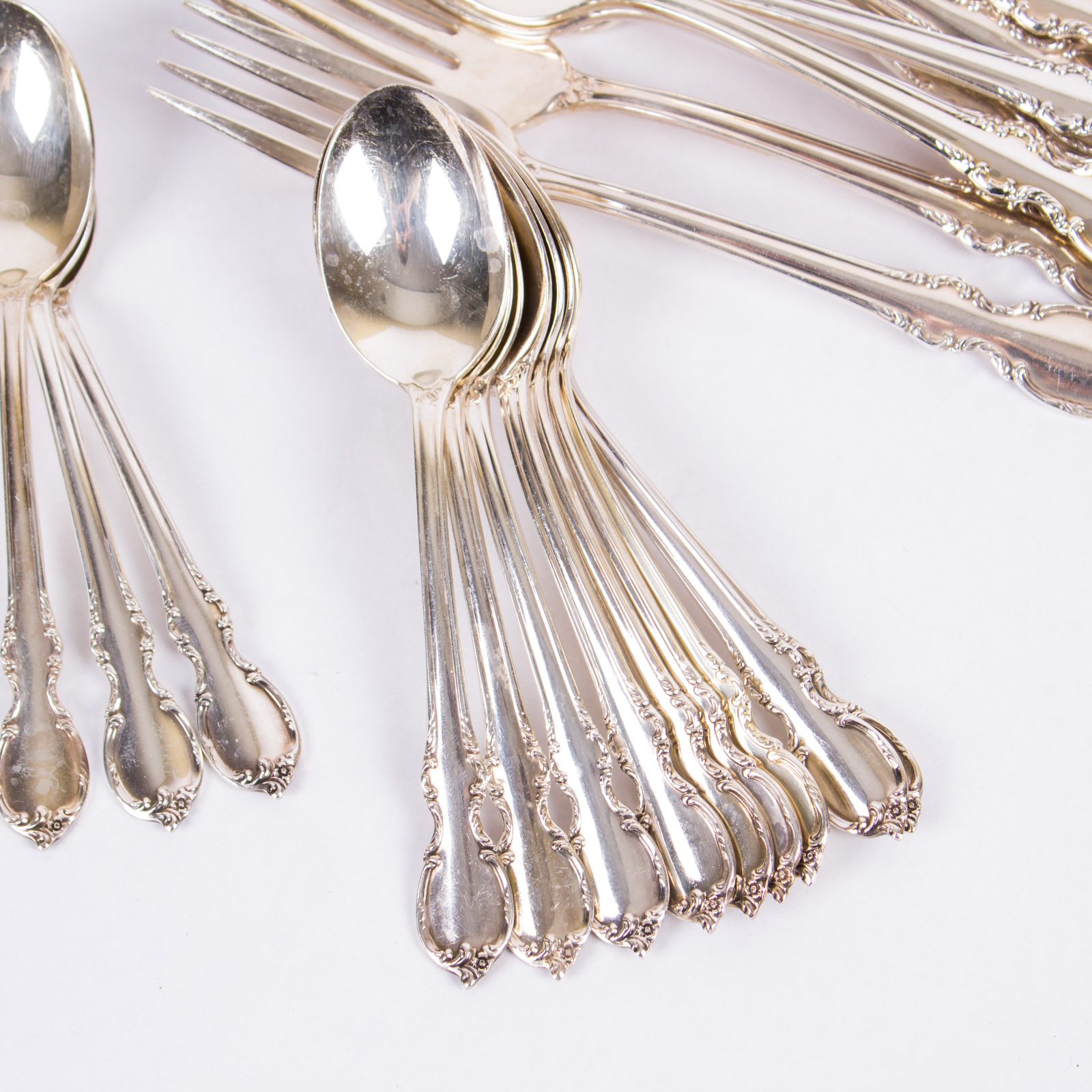 1847 Rogers Brothers "Reflections" Silver Plated Flatware Set