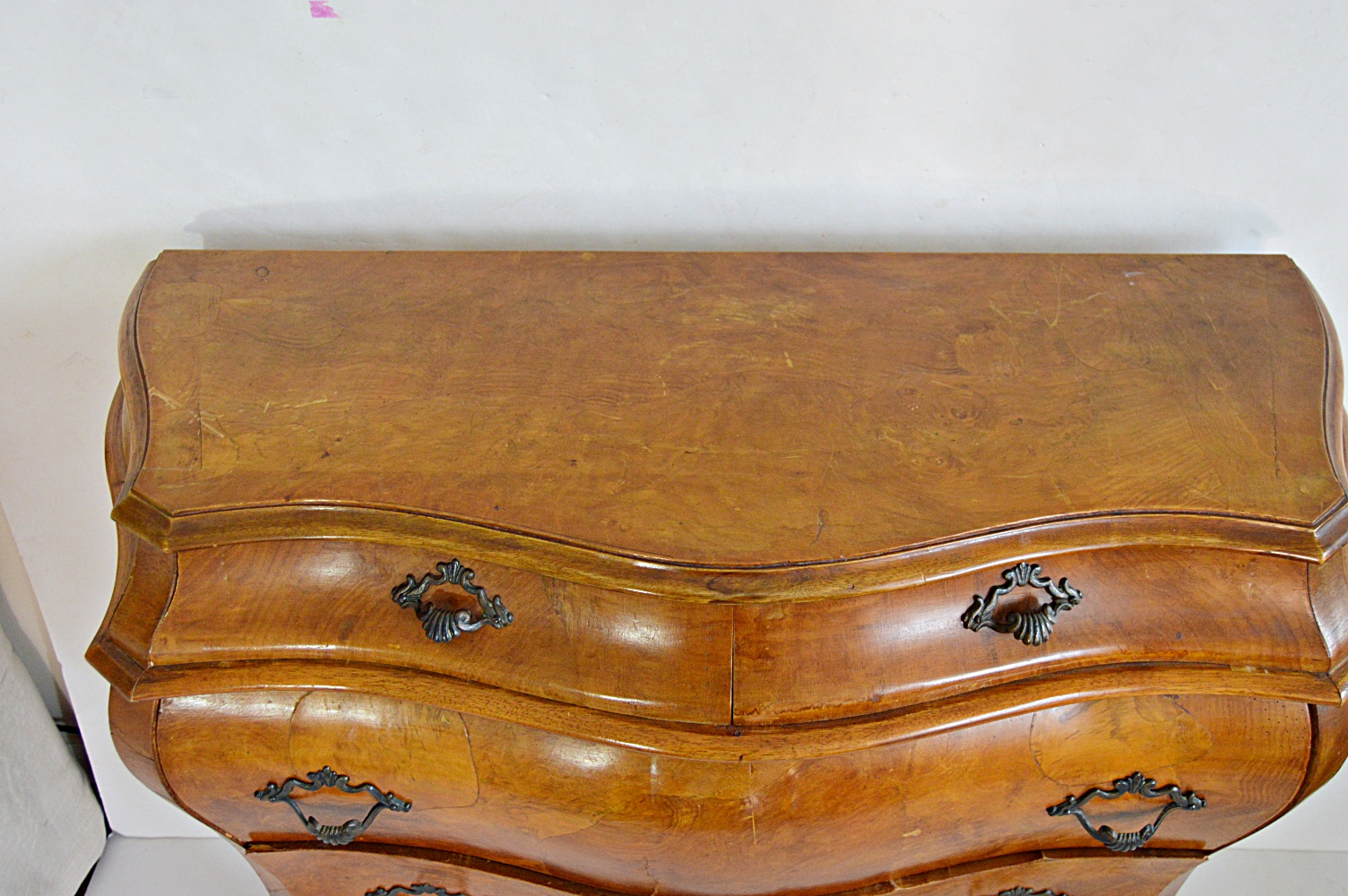 Italian Rococo Style Olive Wood Oyster Veneer Bombe Chest