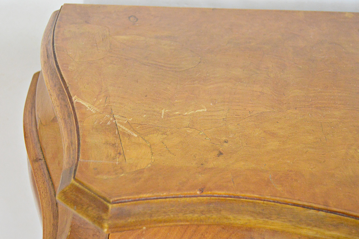 Italian Rococo Style Olive Wood Oyster Veneer Bombe Chest