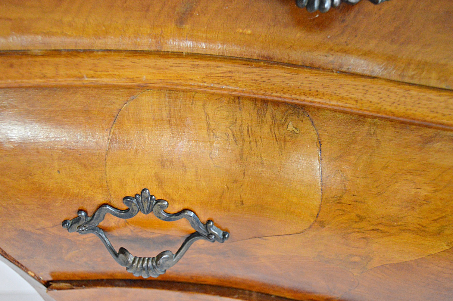 Italian Rococo Style Olive Wood Oyster Veneer Bombe Chest