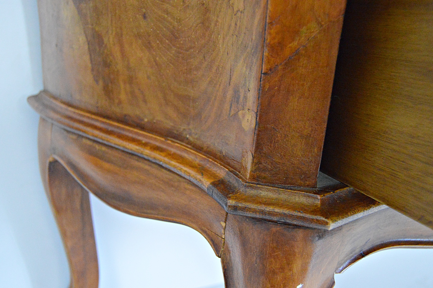 Italian Rococo Style Olive Wood Oyster Veneer Bombe Chest