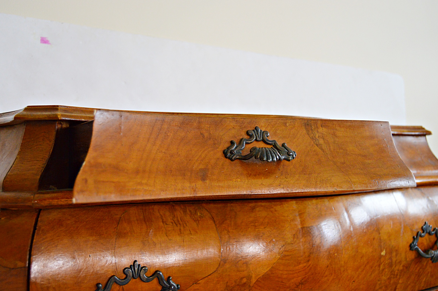 Italian Rococo Style Olive Wood Oyster Veneer Bombe Chest
