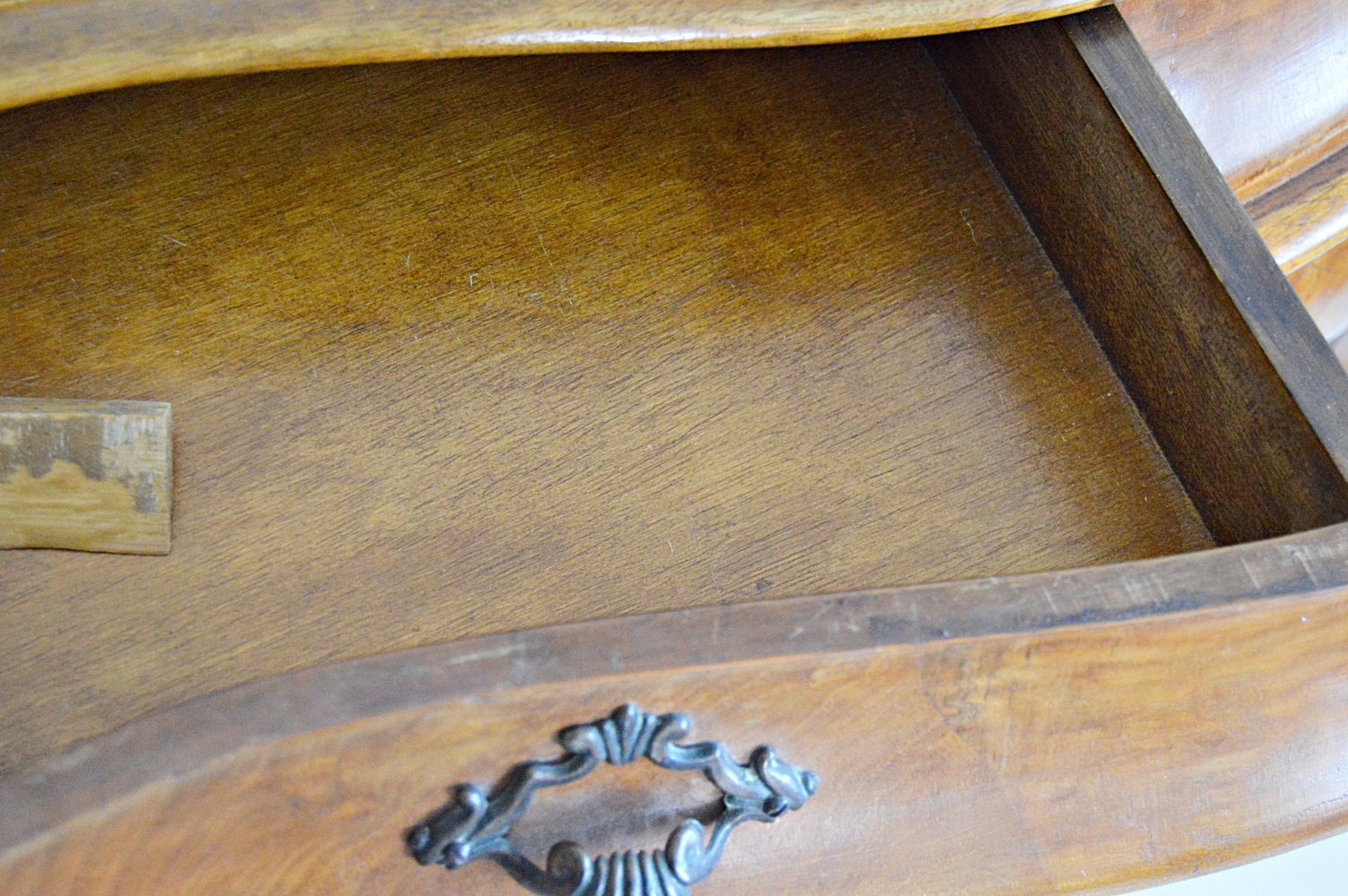 Italian Rococo Style Olive Wood Oyster Veneer Bombe Chest
