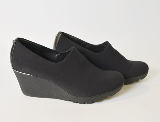 New Donald J. Pliner "Maddy" Black Crepe Women's Shoes