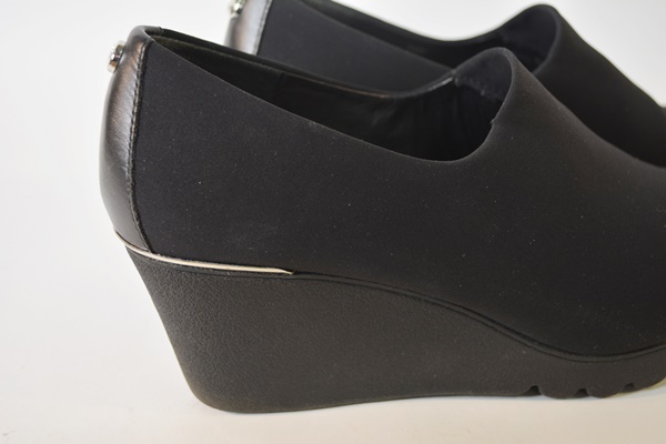 New Donald J. Pliner "Maddy" Black Crepe Women's Shoes