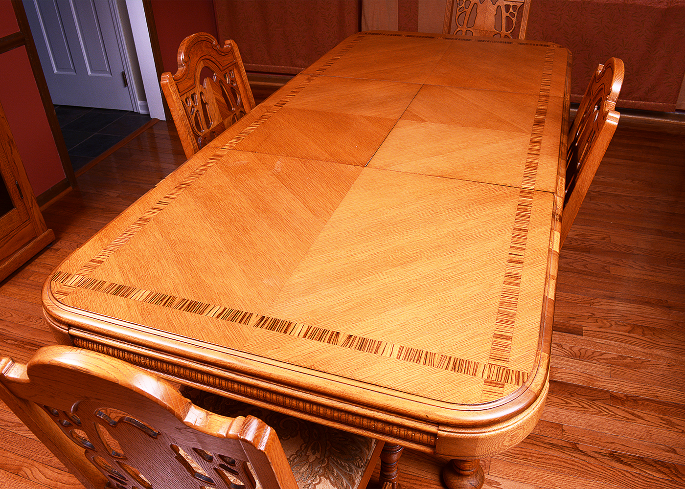 Perfection Table Slide Butterfly Leaf Dining Table and Chairs