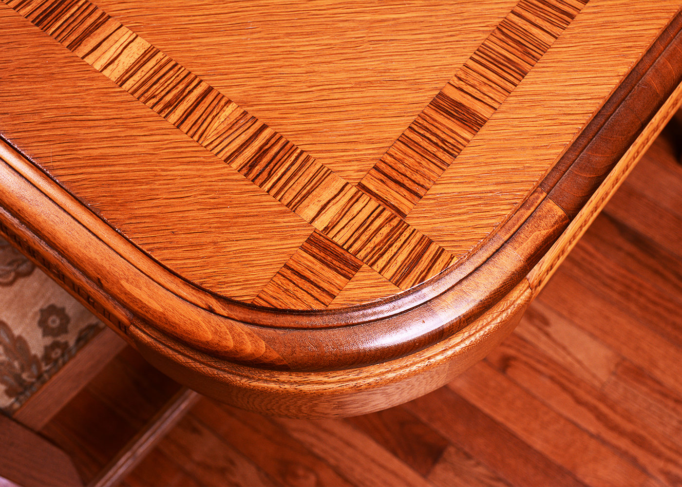 Perfection Table Slide Butterfly Leaf Dining Table and Chairs