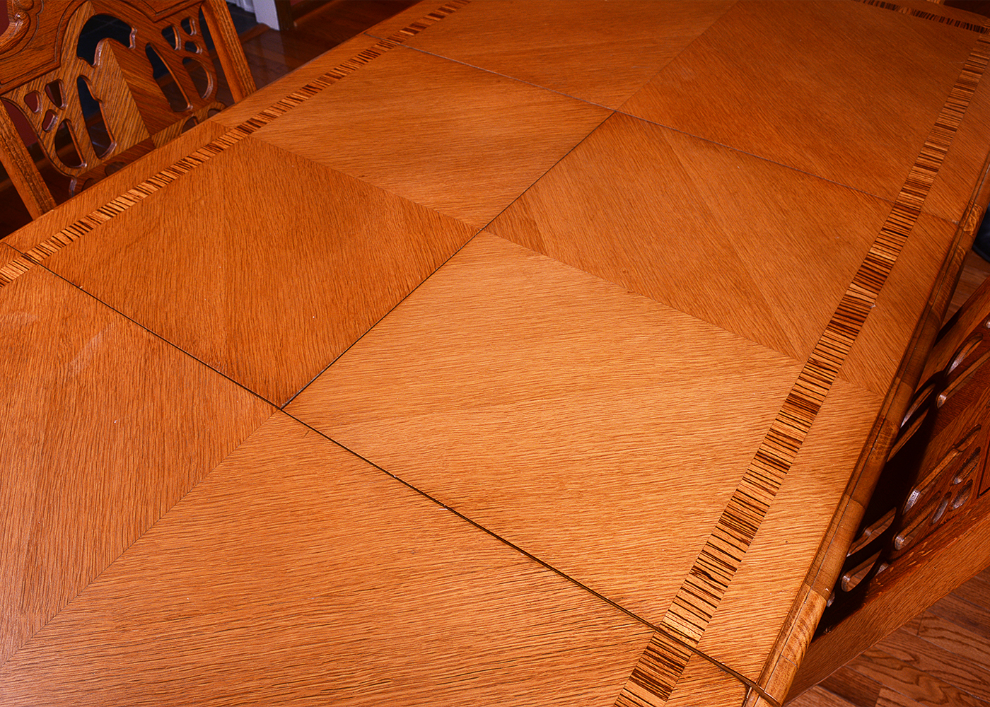 Perfection Table Slide Butterfly Leaf Dining Table and Chairs