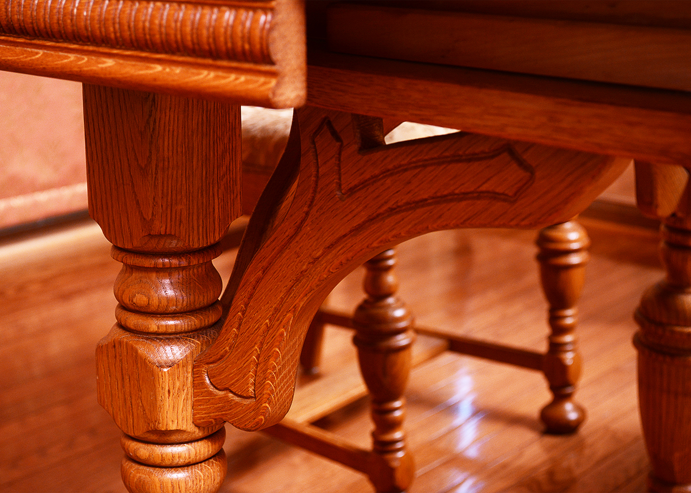 Perfection Table Slide Butterfly Leaf Dining Table and Chairs