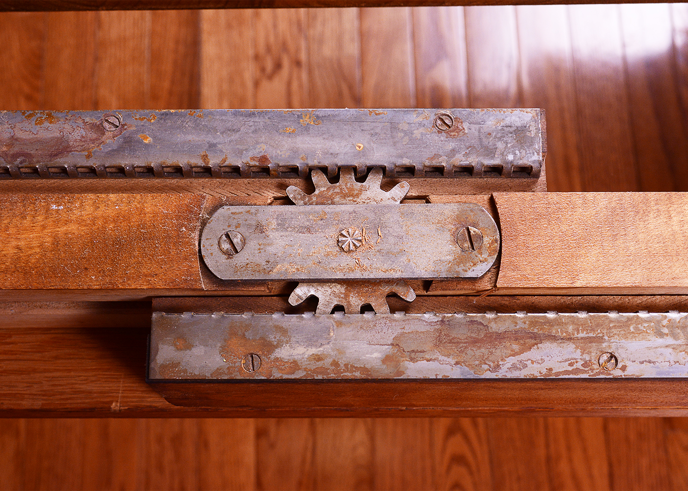 Perfection Table Slide Butterfly Leaf Dining Table and Chairs