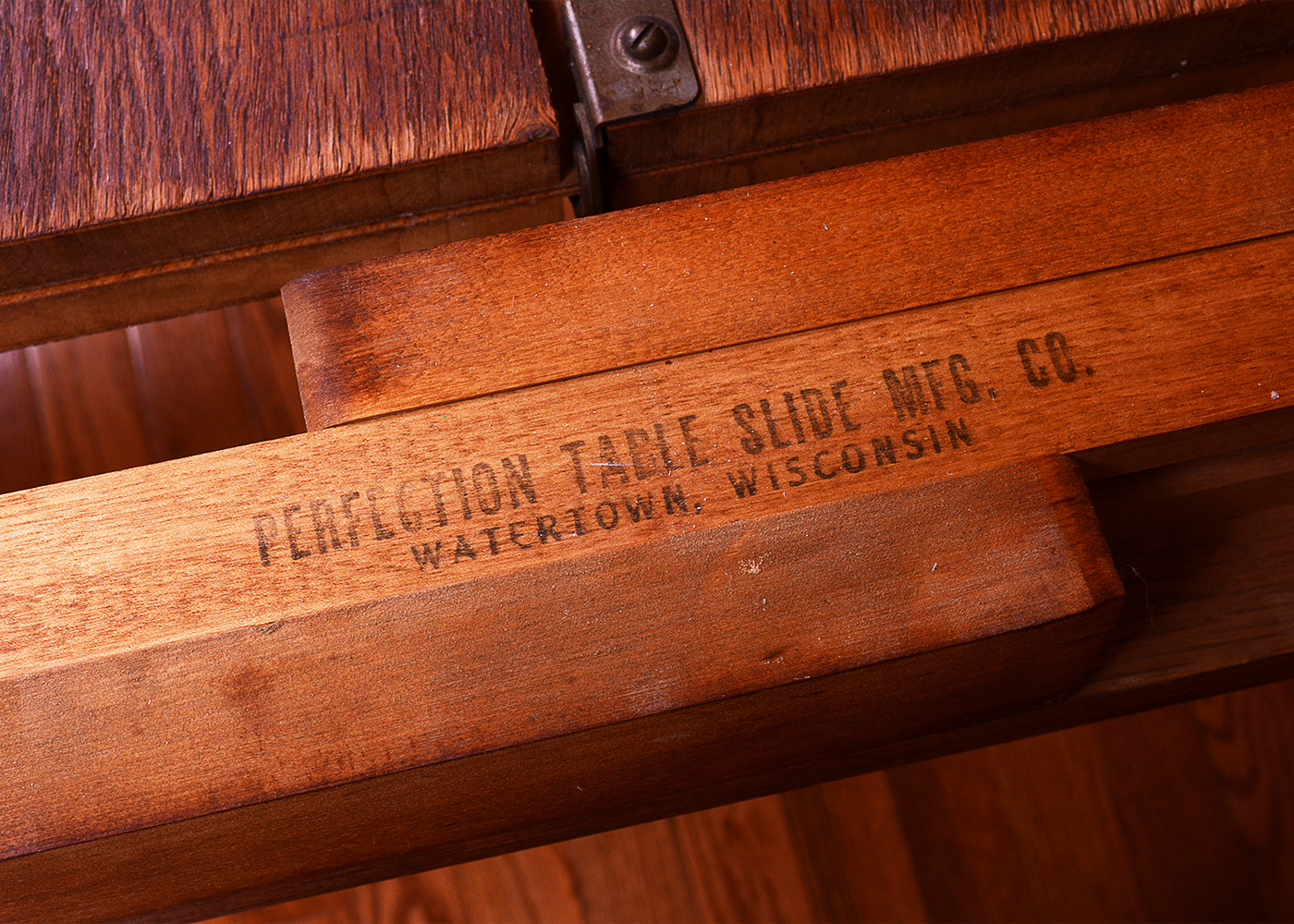 Perfection Table Slide Butterfly Leaf Dining Table and Chairs