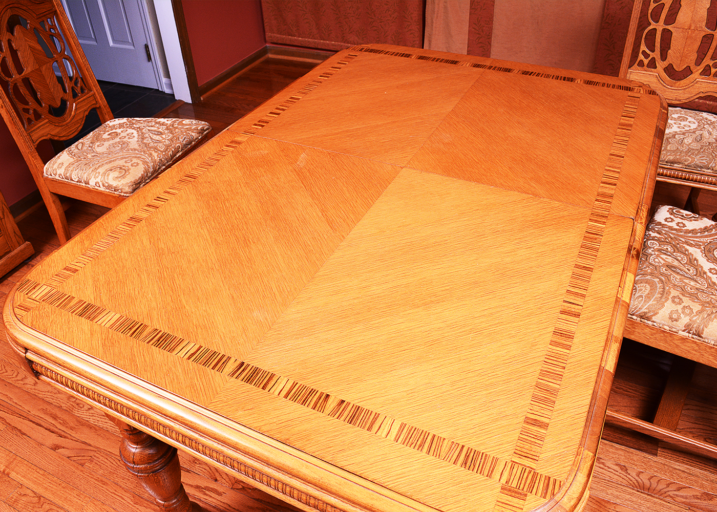 Perfection Table Slide Butterfly Leaf Dining Table and Chairs