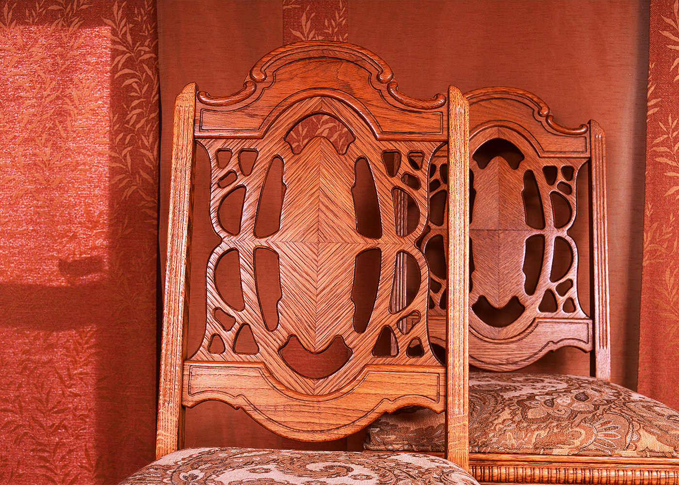 Perfection Table Slide Butterfly Leaf Dining Table and Chairs