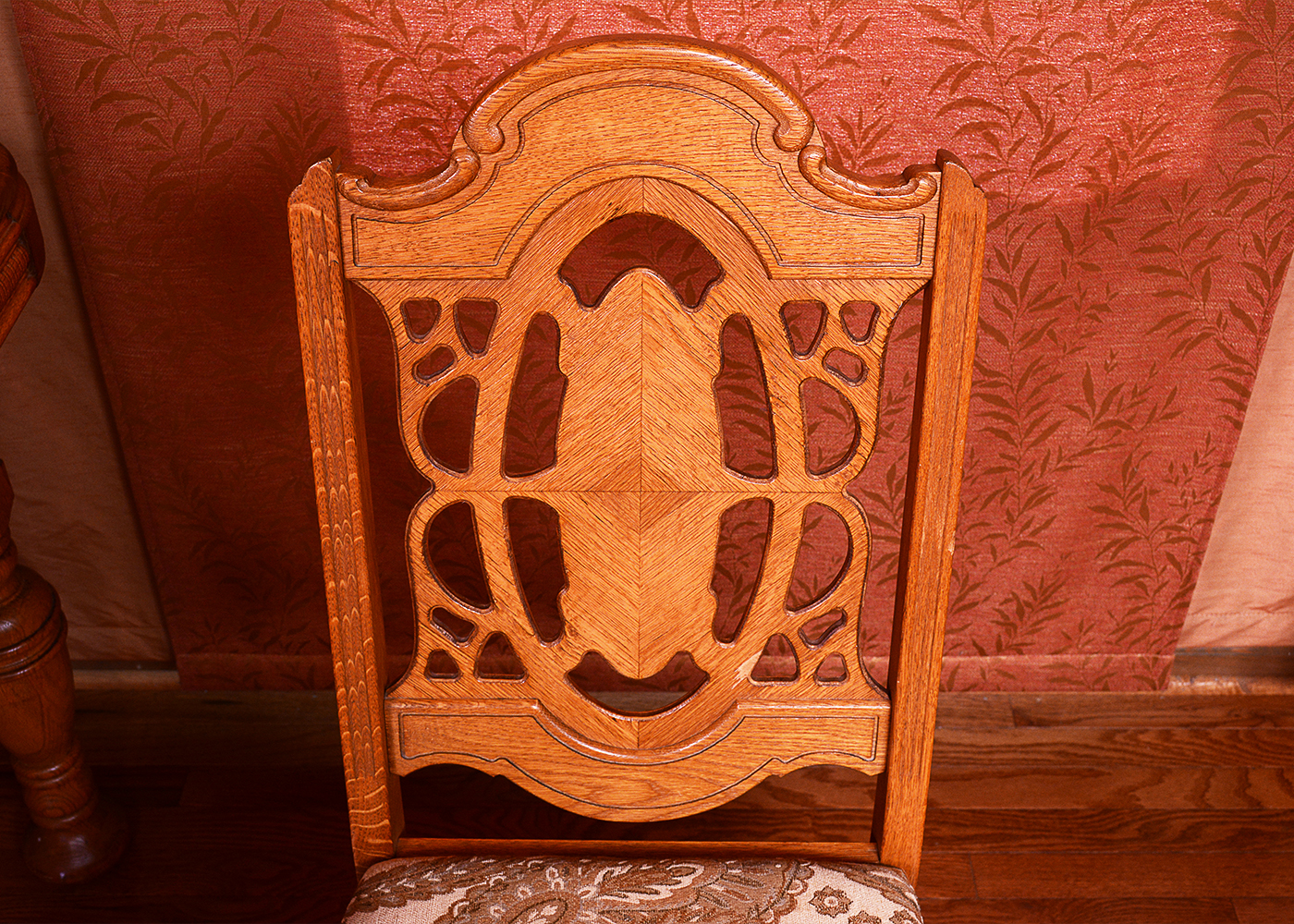 Perfection Table Slide Butterfly Leaf Dining Table and Chairs