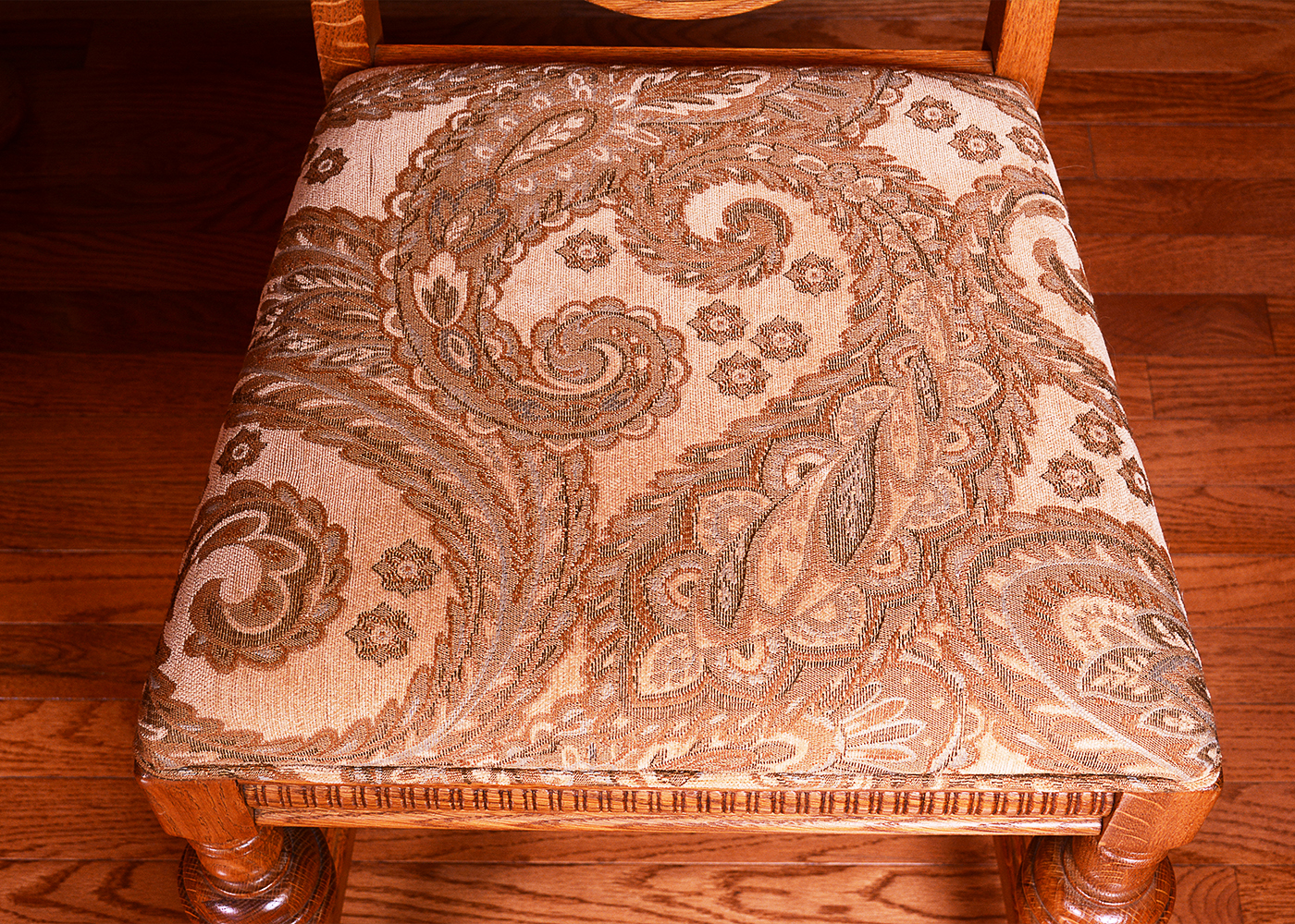 Perfection Table Slide Butterfly Leaf Dining Table and Chairs