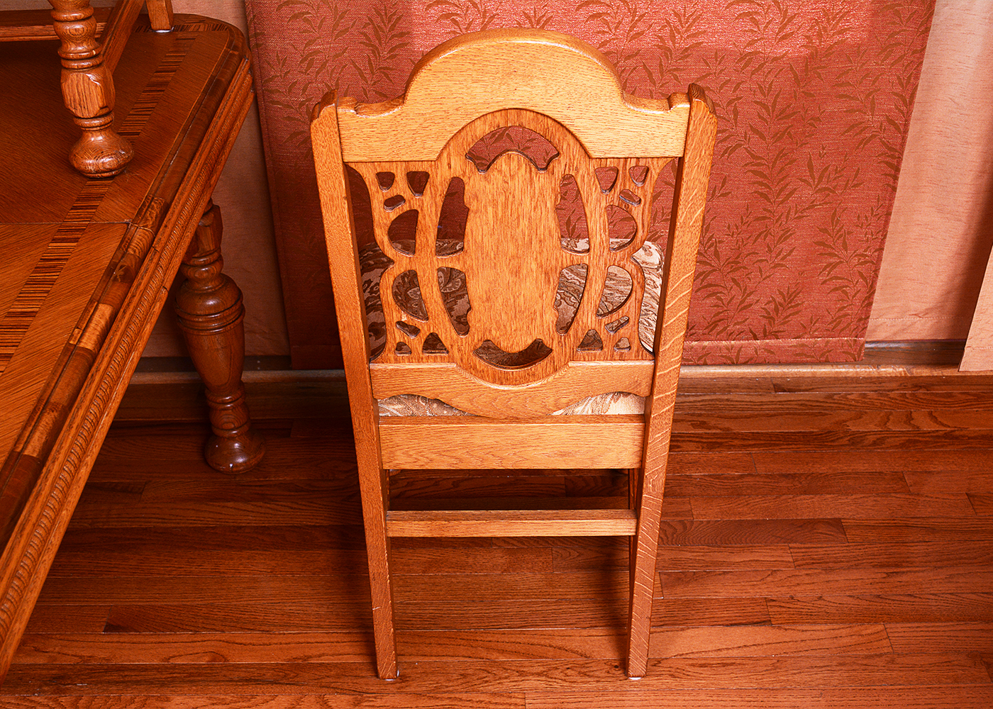 Perfection Table Slide Butterfly Leaf Dining Table and Chairs