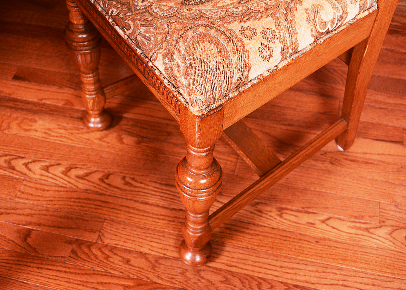 Perfection Table Slide Butterfly Leaf Dining Table and Chairs