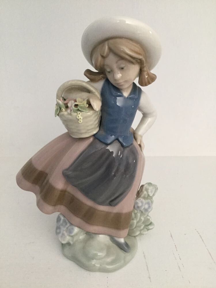 Lladró "Sweet Scent" Figurine