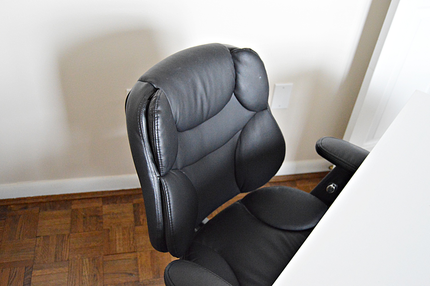 Modern White Laminate Desk and Black Office Chair