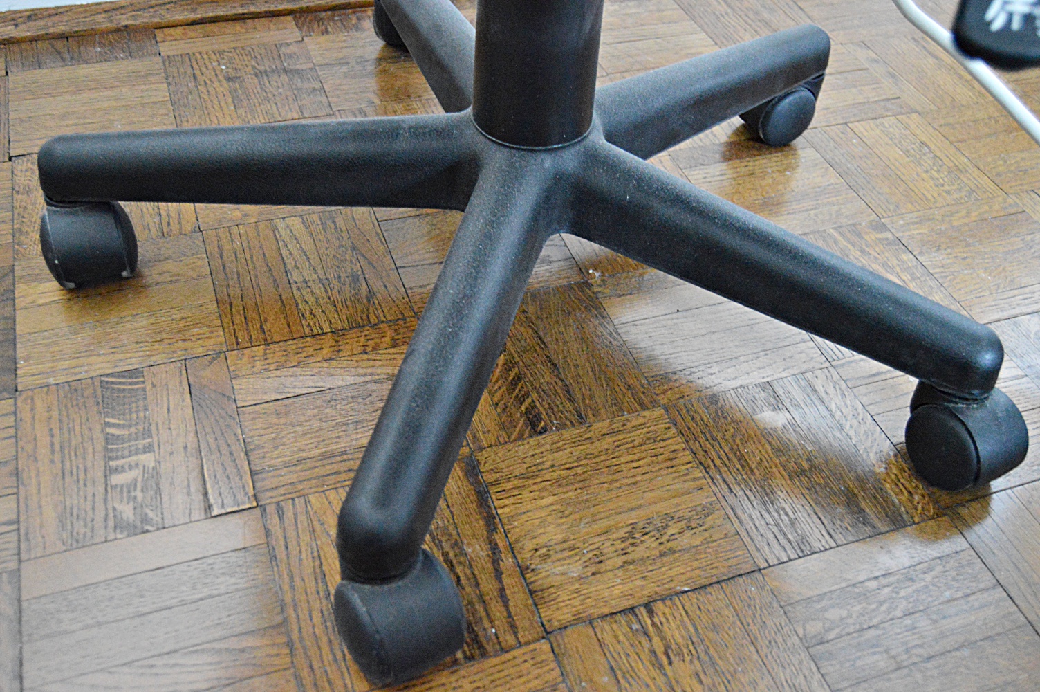 Modern White Laminate Desk and Black Office Chair