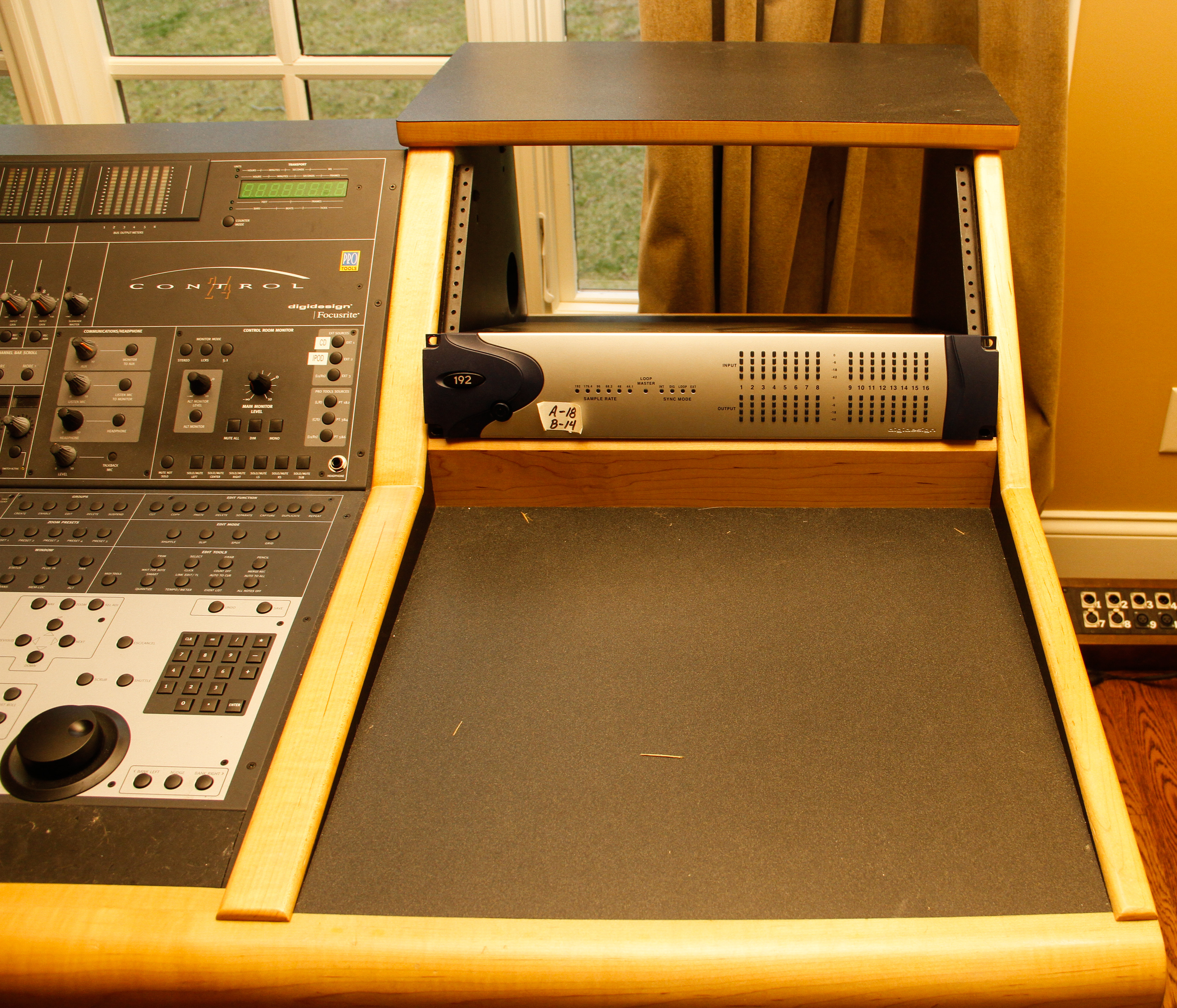 Control 24 Digidesign Focusrite Mixer and Workstation