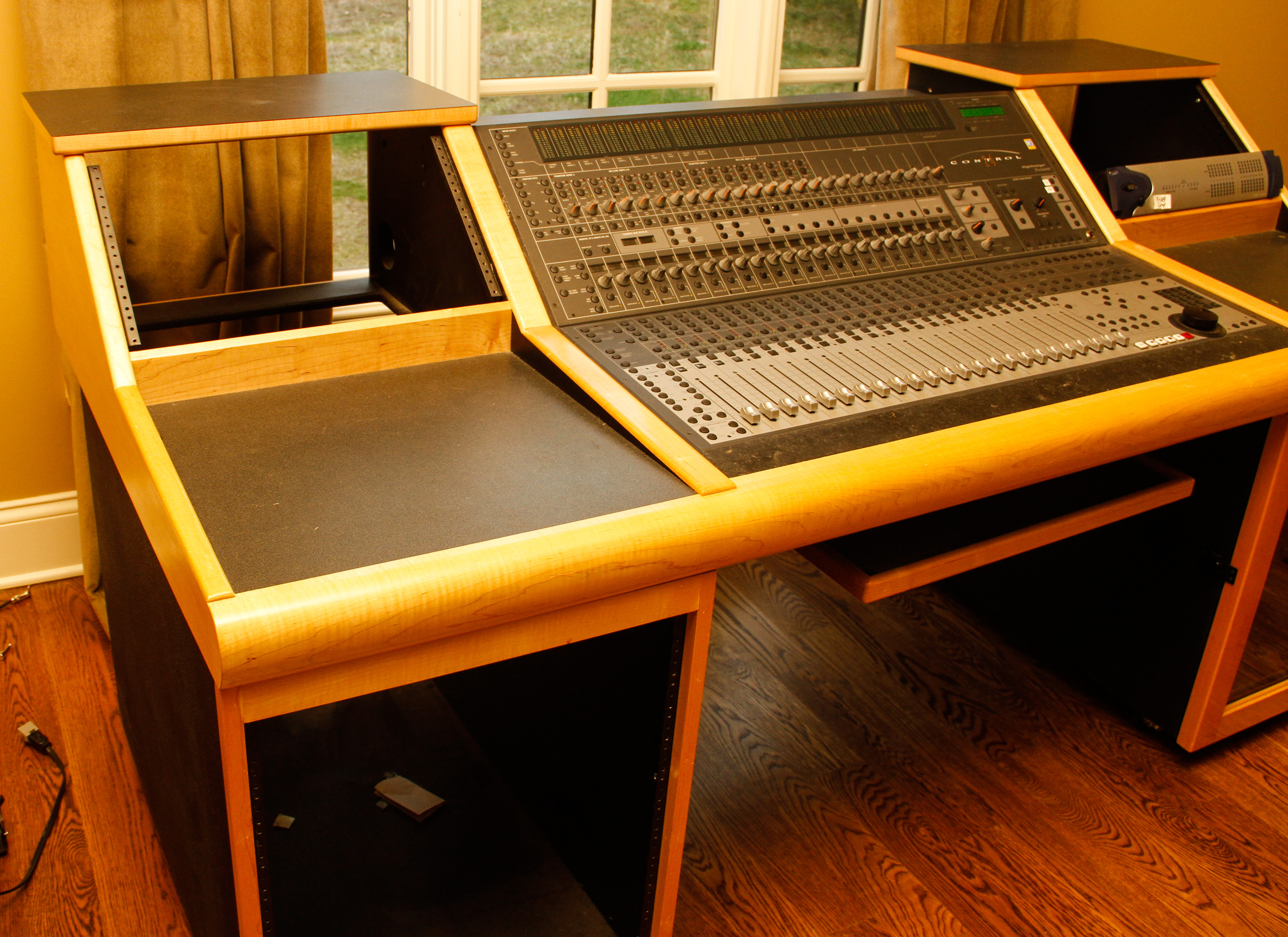 Control 24 Digidesign Focusrite Mixer and Workstation