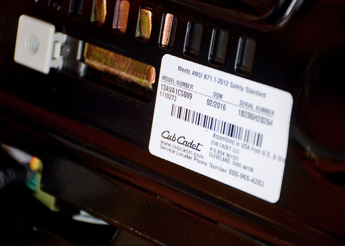 2016 Cub Cadet XT1 Riding Lawnmower