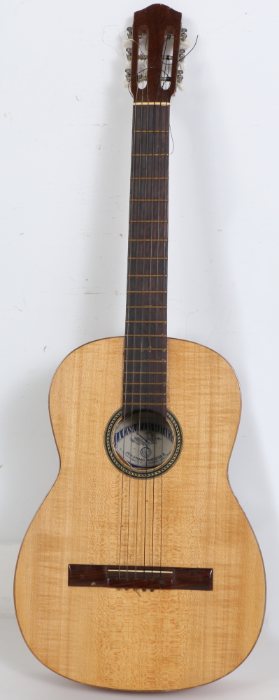 La Casa de Las Guitarras Classical Style Acoustic Guitar and Case