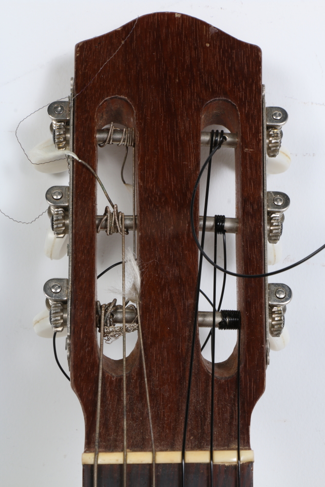 La Casa de Las Guitarras Classical Style Acoustic Guitar and Case