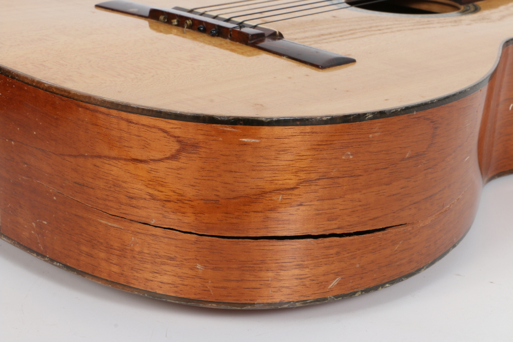 La Casa de Las Guitarras Classical Style Acoustic Guitar and Case