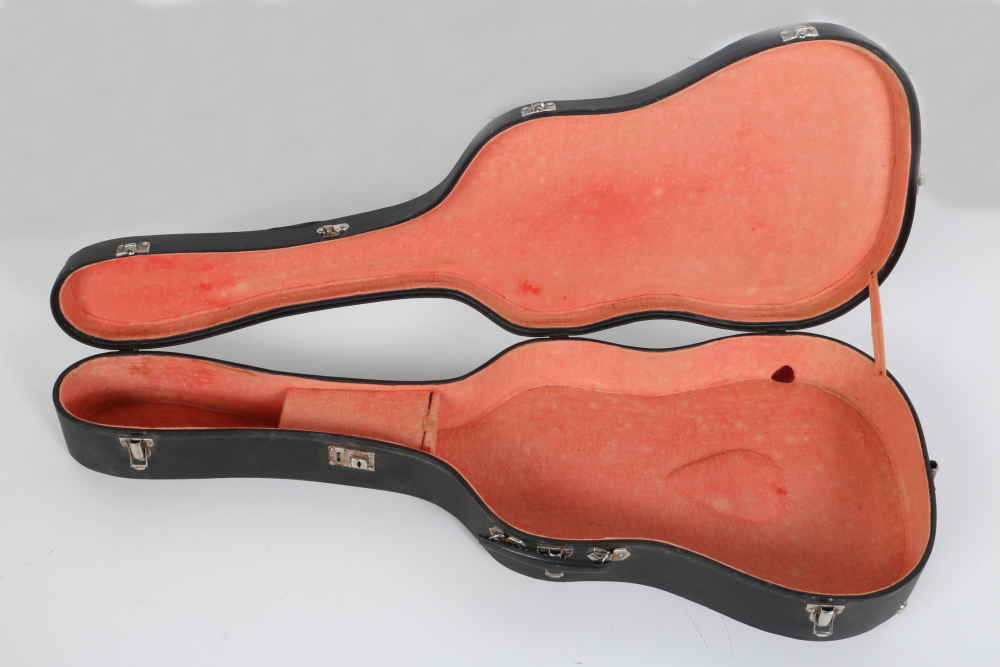 La Casa de Las Guitarras Classical Style Acoustic Guitar and Case