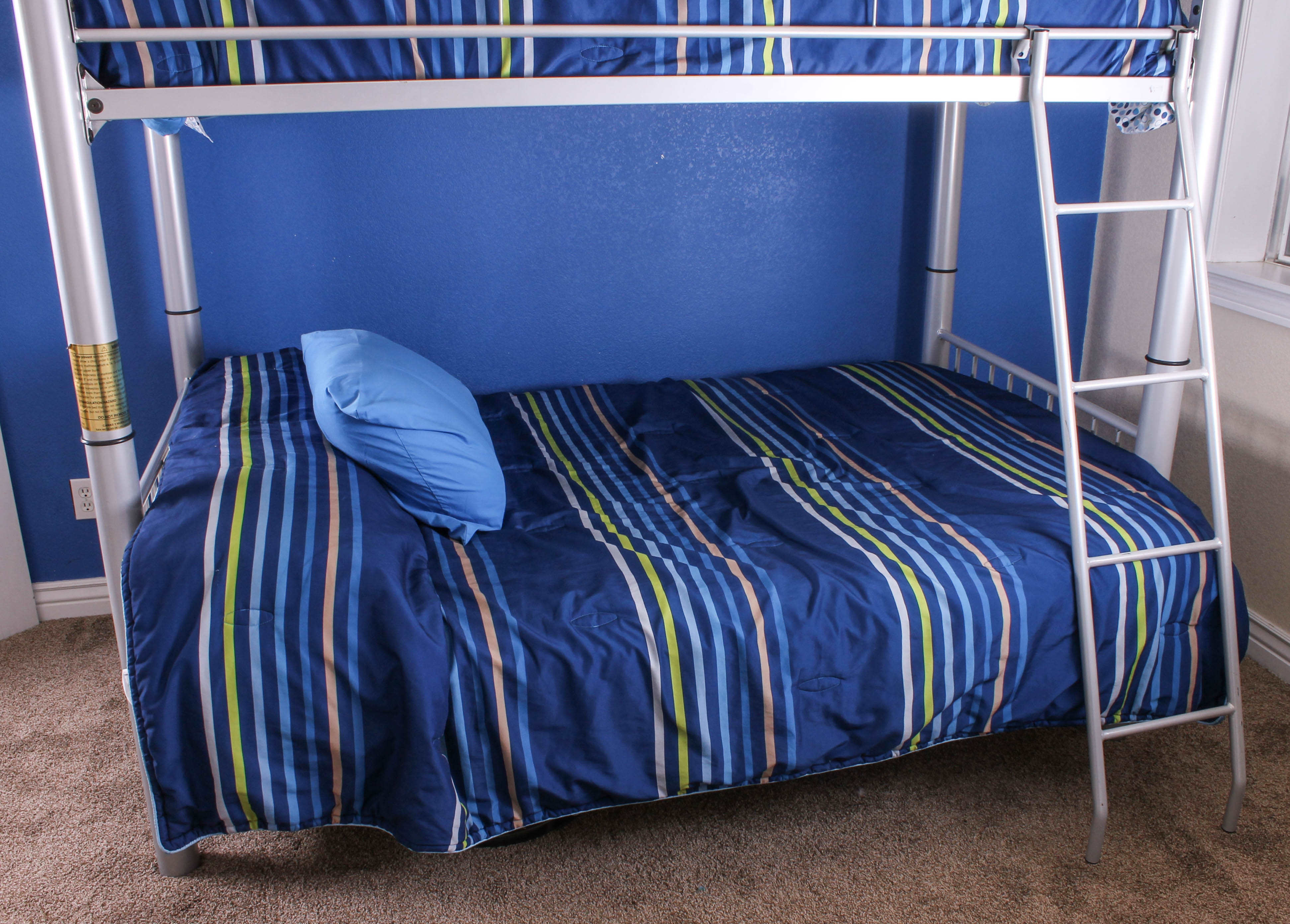 Metal Frame Bunk Beds with Bedding