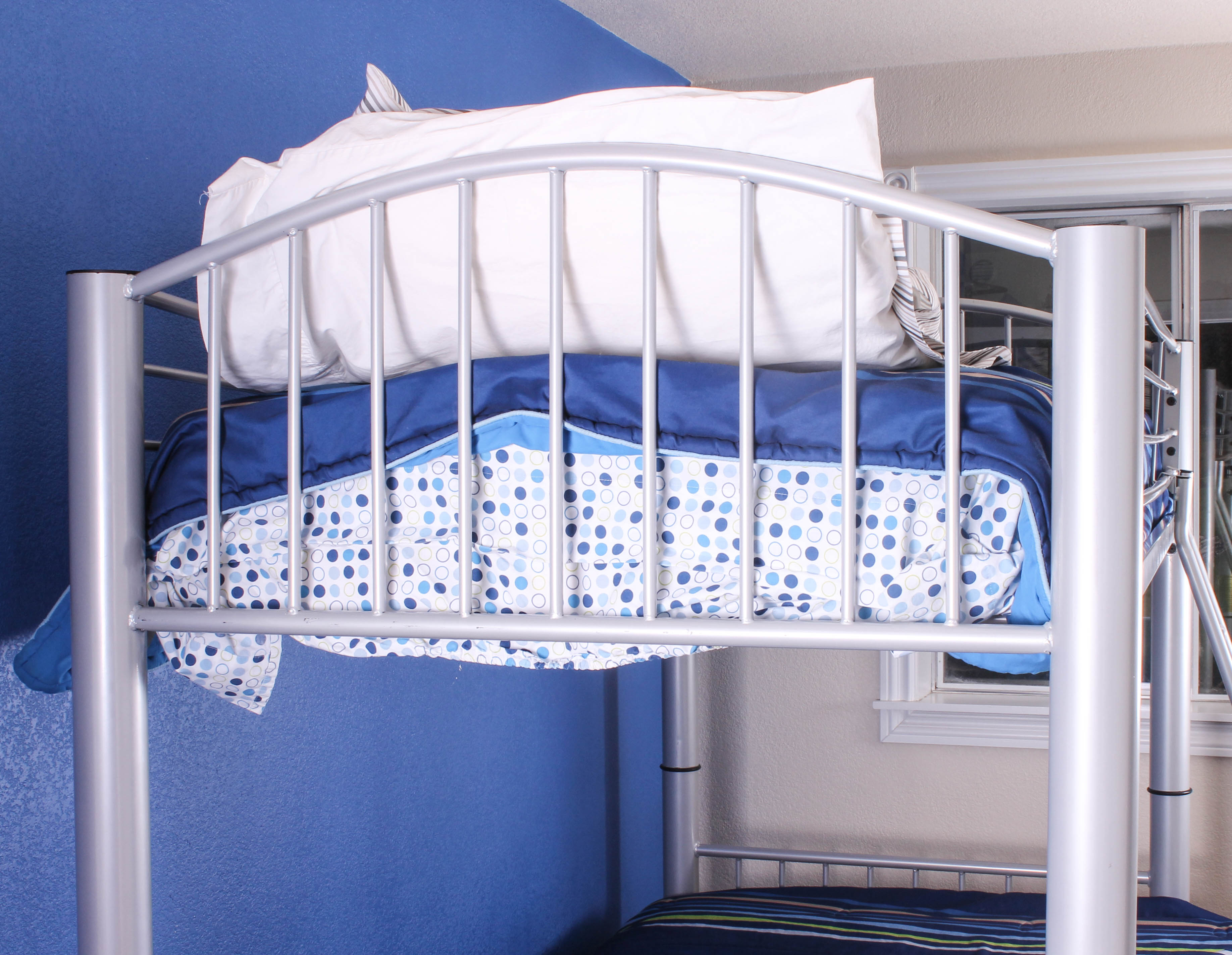 Metal Frame Bunk Beds with Bedding