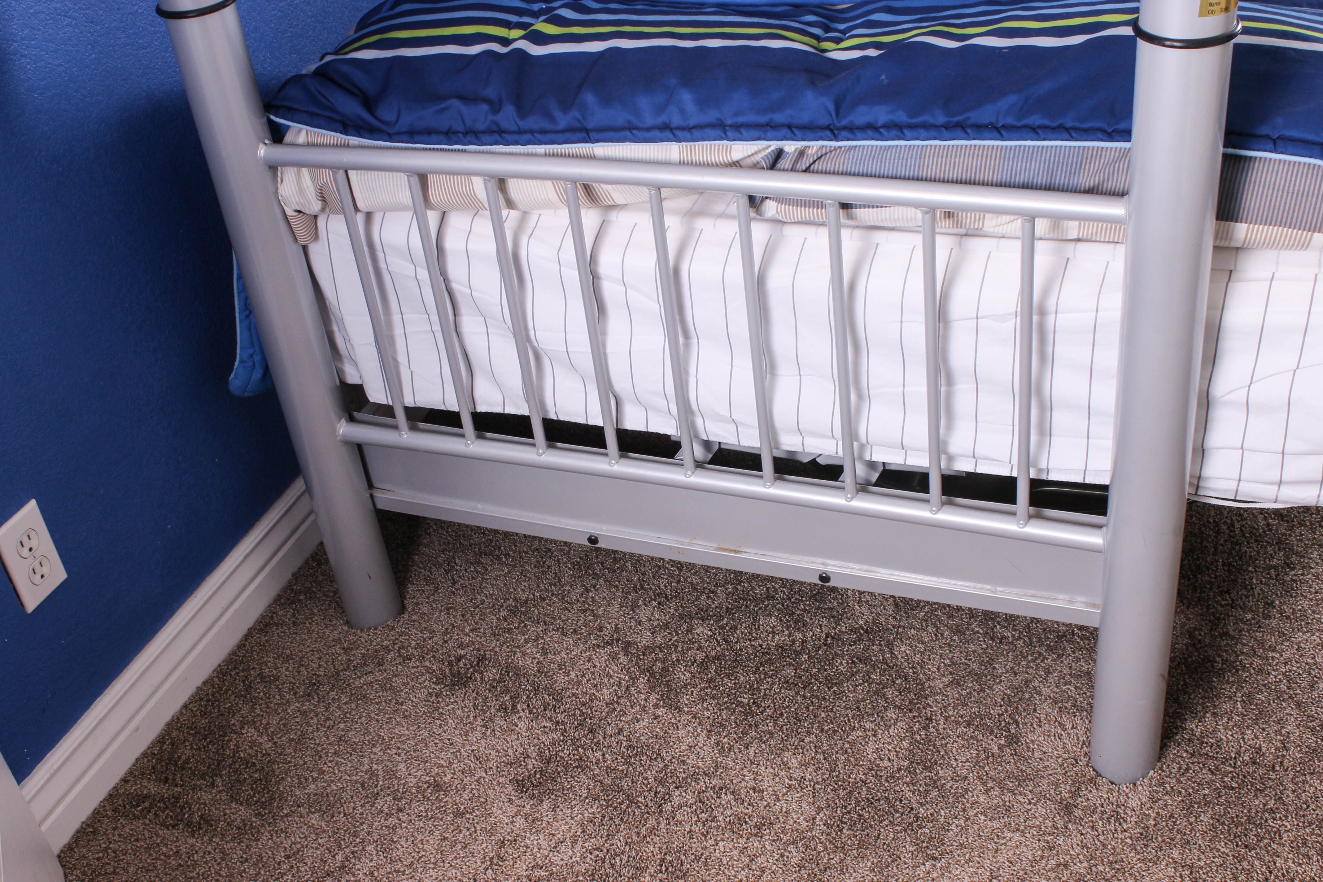 Metal Frame Bunk Beds with Bedding