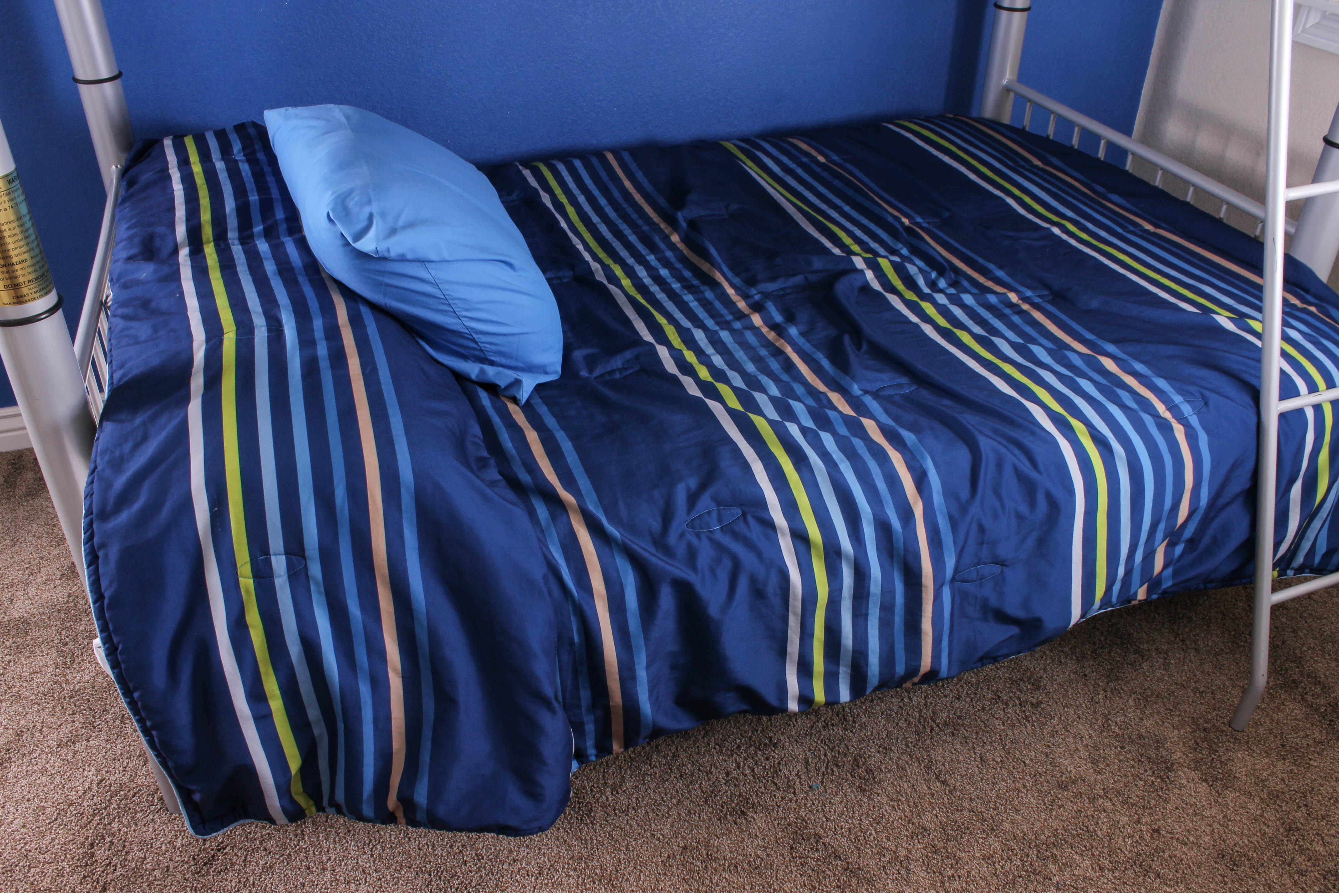 Metal Frame Bunk Beds with Bedding