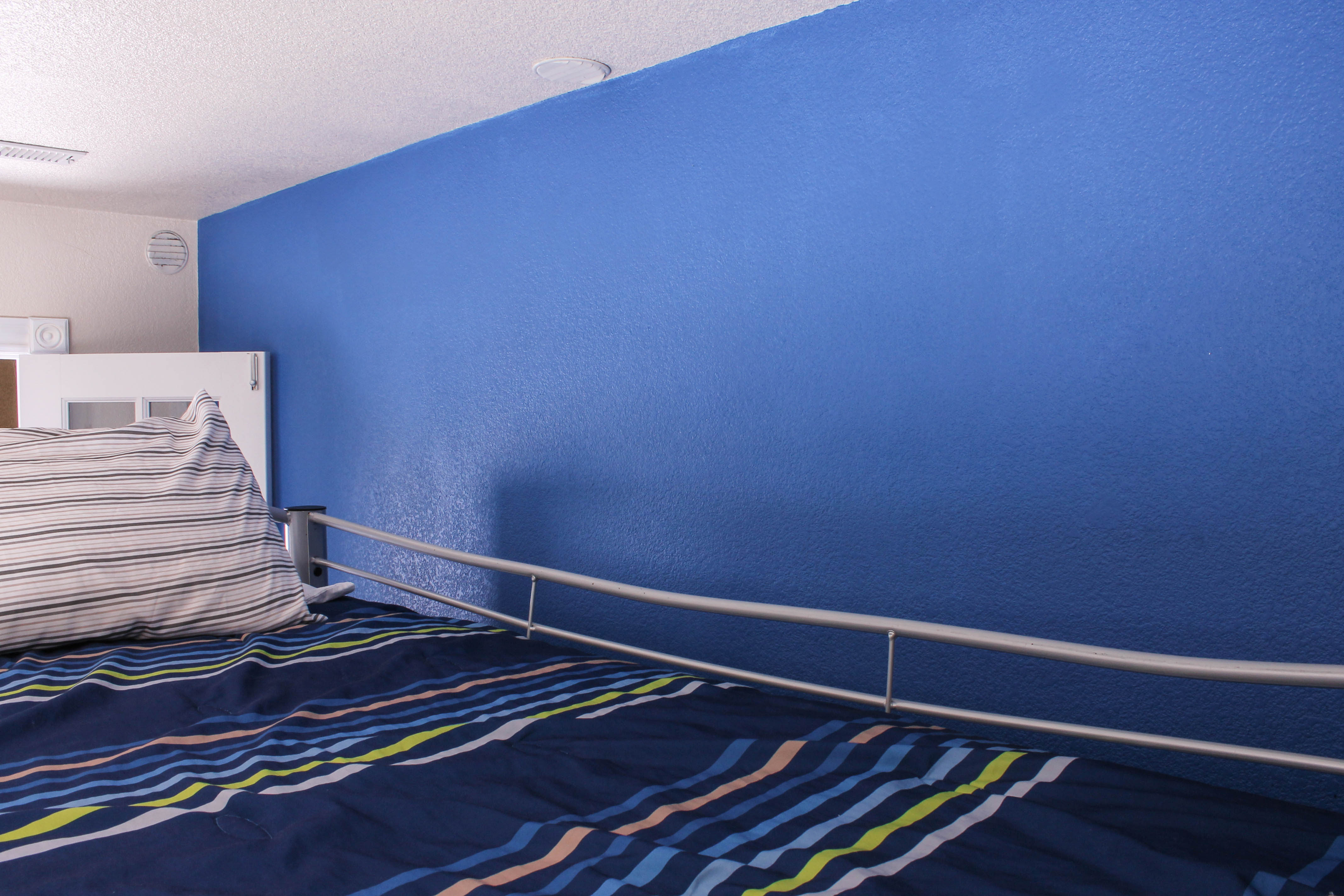 Metal Frame Bunk Beds with Bedding