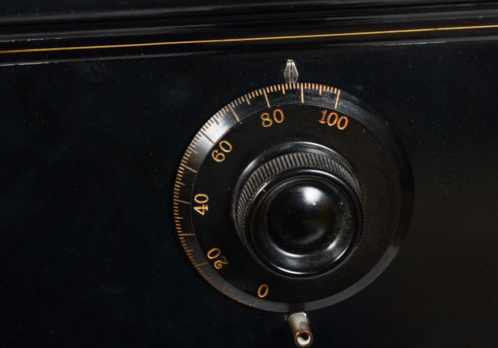 Vintage Steel Atwater Kent Radio