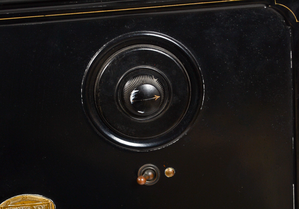 Vintage Steel Atwater Kent Radio